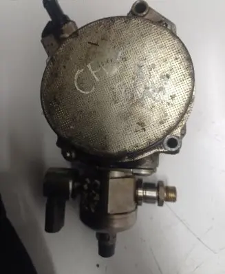 Volkswagen Golf VI Vacuum pump 06H127025Q
