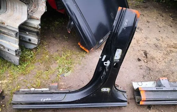 KIA Ceed Pillar (middle) 