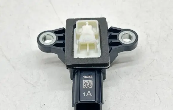 Hyundai Tucson TL Airbag deployment crash/impact sensor 95920B1050 71928332 03202017
