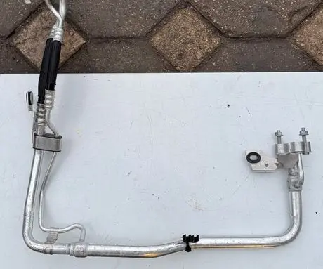Jeep Grand Cherokee WL Air conditioning (A/C) pipe/hose 68381205AD 57512P 251231