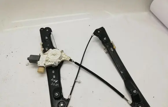 BMW 3 E90 E91 Front door electric window regulator 7060265