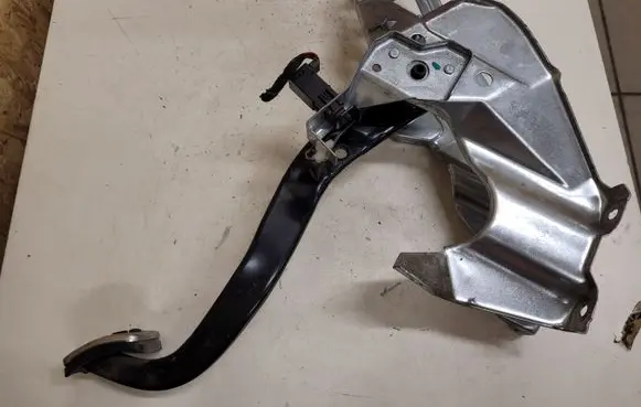 Opel Astra H Brake pedal