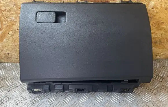 Hyundai i30 Glove box