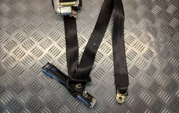Audi A4 S4 B5 8D Front seatbelt 8D0857705D 560585901