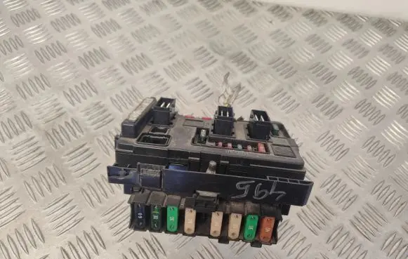 Citroen C5 Fuse module 9653382180