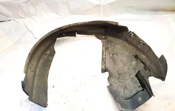 Front wheel arch liner splash guards