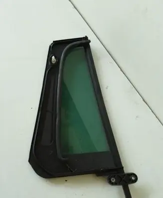 Volkswagen Tiguan Rear vent window glass 