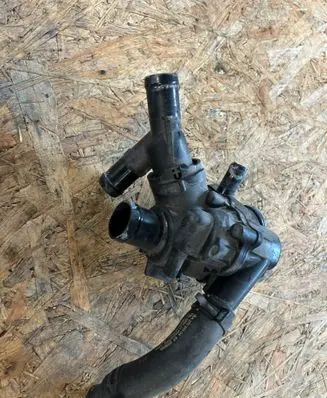 Mercedes-Benz CLA C117 X117 W117 Thermostat/thermostat housing A2702002200