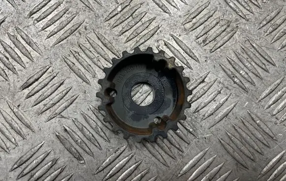 Volkswagen PASSAT B8 Fuel pump gear (pulley) 04L130101