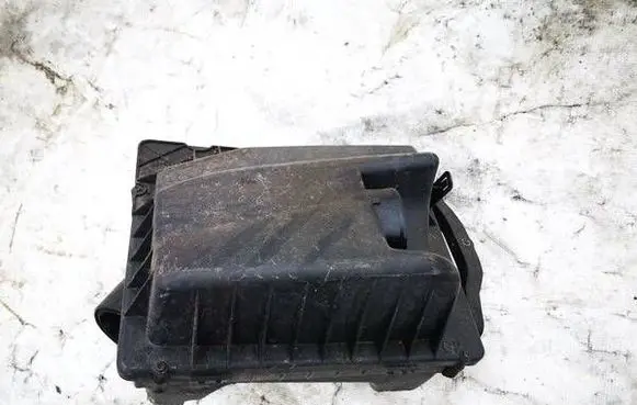 Opel Astra H Air filter box 55556464