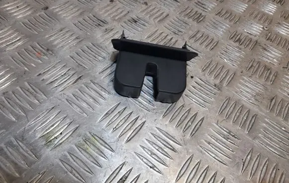 Audi A3 S3 8V Tailgate/boot lid lock trim 4H0827520