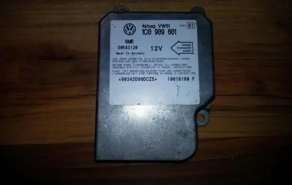 Volkswagen Golf IV Airbag control unit/module 1C0909601