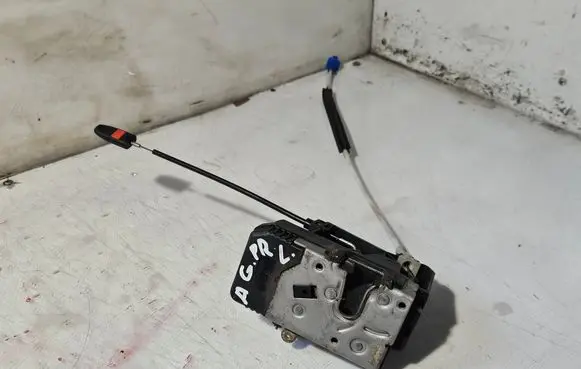Opel Astra G Front door lock 24414116