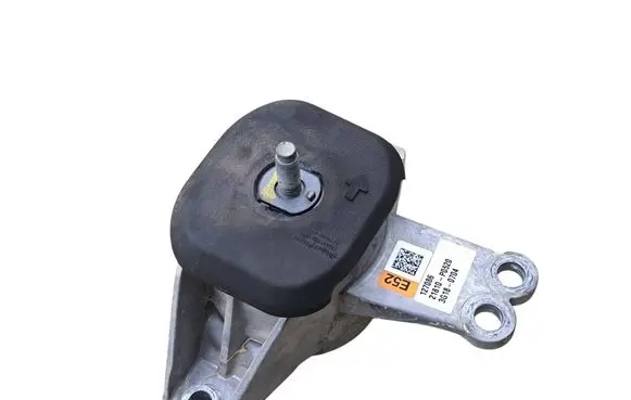 Engine mount bracket