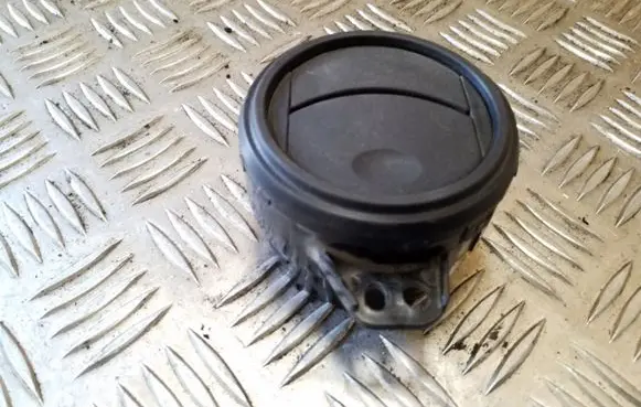Toyota RAV 4 (XA20) Dash center air vent grill 5565042030 4556422030