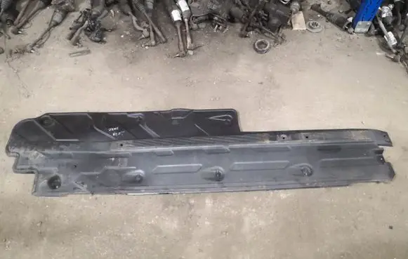 Mercedes-Benz E A207 Side bottom protection 2046809108 A2046809108
