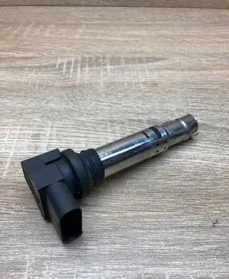 Volkswagen Golf V High voltage ignition coil 036905715F