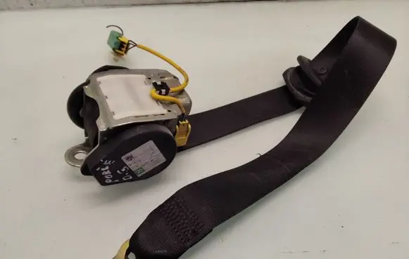Porsche Cayenne (9PA) Rear seatbelt 