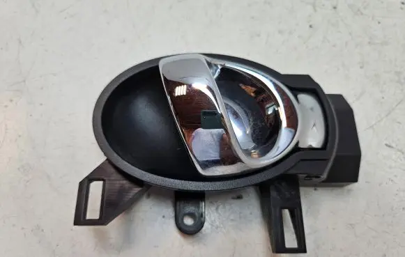 Nissan Juke I F15 Rear door interior handle