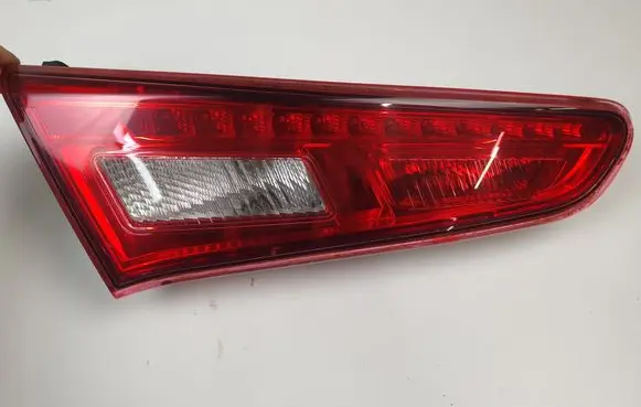 Alfa Romeo Giulietta Tailgate rear/tail lights 50513401