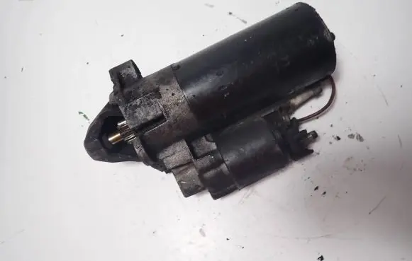 Volkswagen PASSAT B5.5 Starter motor 068911024G