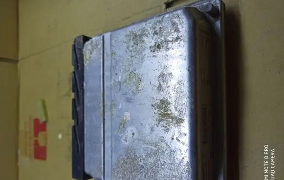 Volvo V70 Engine control unit/module 08677708A