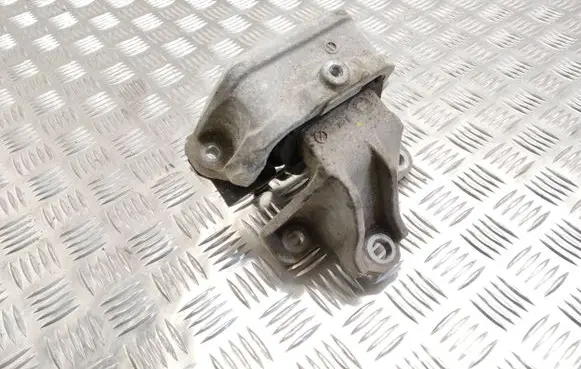Mitsubishi Outlander Engine mount bracket