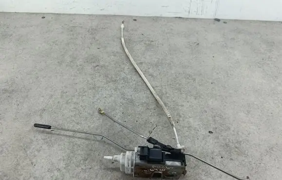 Audi A4 S4 B5 8D Front door lock 