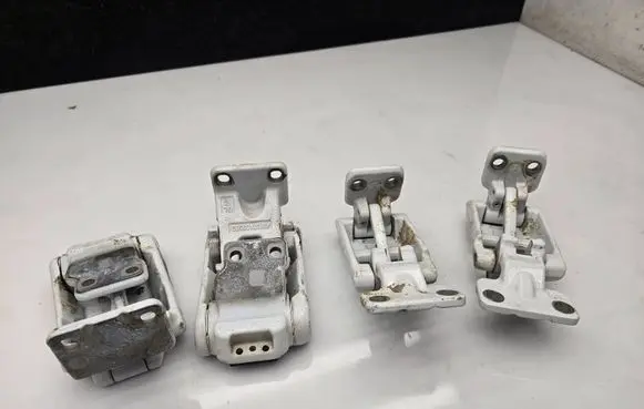 Mercedes-Benz Sprinter W907 W910 Rear door hinge set A9107409000 A9107408900 A9107409500