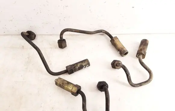 Nissan Primera Fuel injector supply line/pipe 