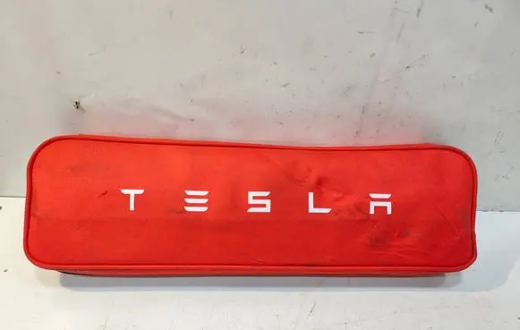 Tesla Model Y First aid kit EN1S020471 GB191512003