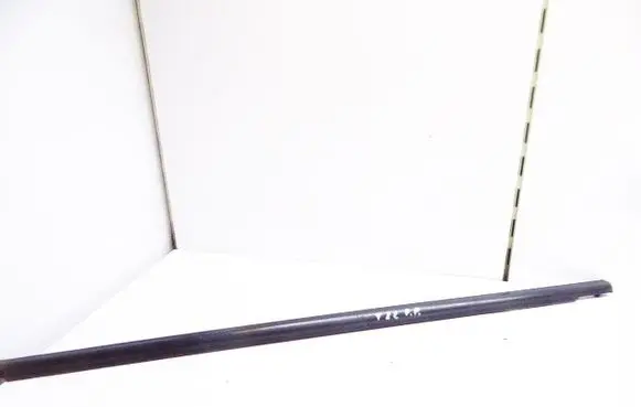 Toyota Avensis T220 Front door glass trim molding