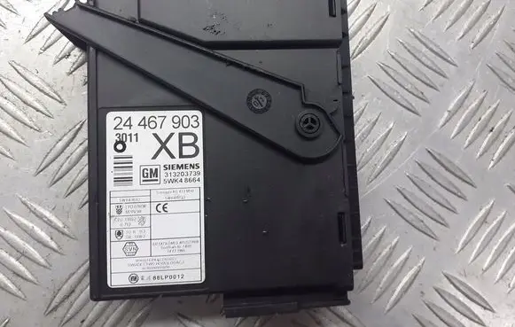Opel Corsa C Central body control module 24467903-XB