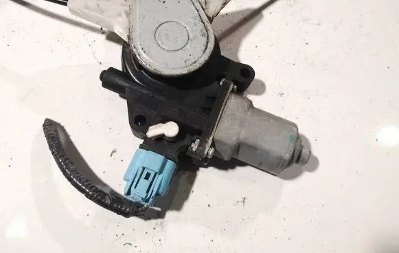 Honda FR-V Rear door window regulator motor 704100