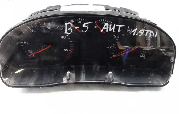 Volkswagen PASSAT B5 Speedometer (instrument cluster) 3b0919931a