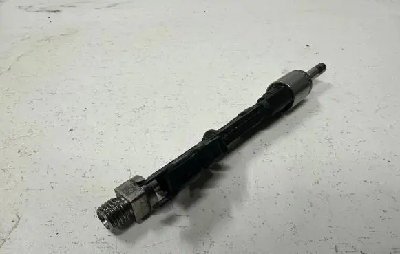 BMW 5 F10 F11 Fuel injector 13647639994 10213541