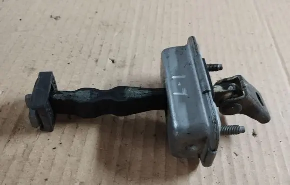 Peugeot 2008 I Front door check strap stopper