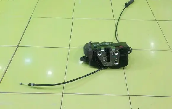 Hyundai ix20 Front door lock 814101K020