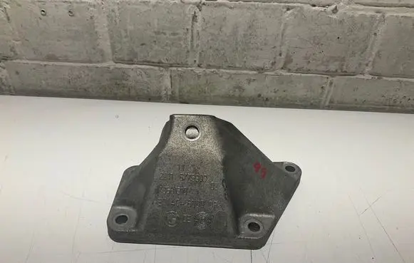 BMW 6 F06 Gran coupe Engine mounting bracket 6775903 AC46000DF