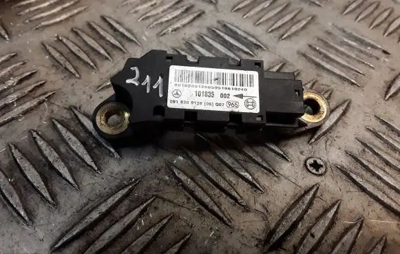 Mercedes-Benz E W211 Airbag deployment crash/impact sensor 0018209126