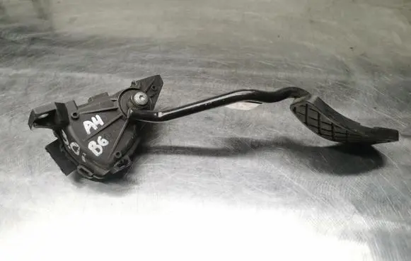 Audi A4 S4 B6 8E 8H Accelerator throttle pedal 8E2721523A