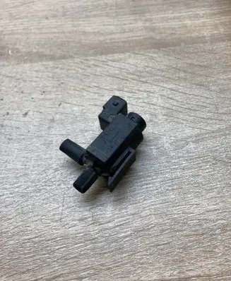 Volvo V70 Vacuum valve 30611668 72224010