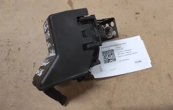 Peugeot 307 Coolant fan relay 8241001