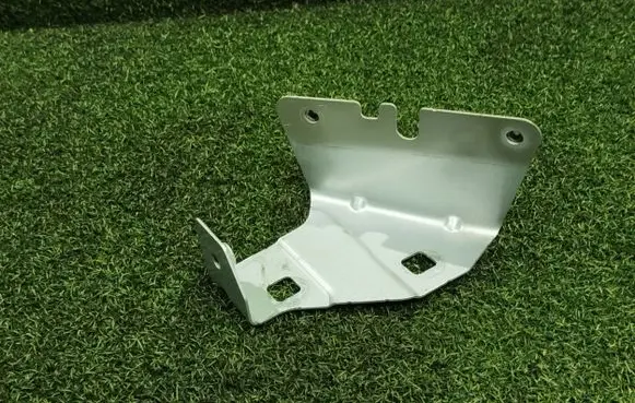 Opel Vivaro Fender mounting bracket 52045R 5039