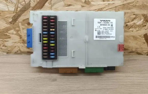 Volvo V70 Fuse module 7G9T14C256FA 30765624AE 3659AF01125TP
