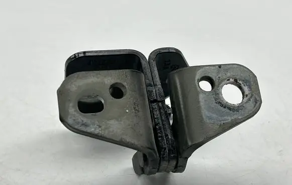 Chrysler Pacifica Front door lower hinge 