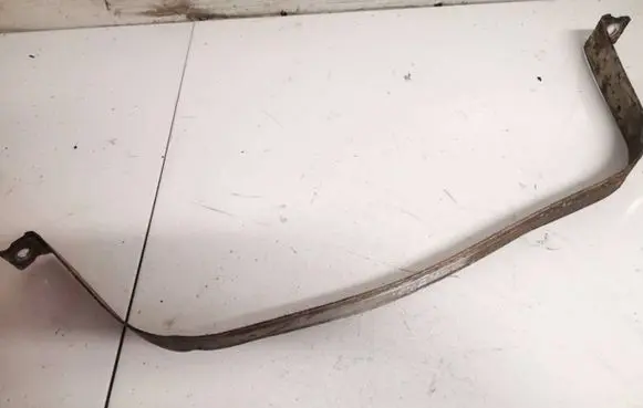 Fuel tank mounting bracket
