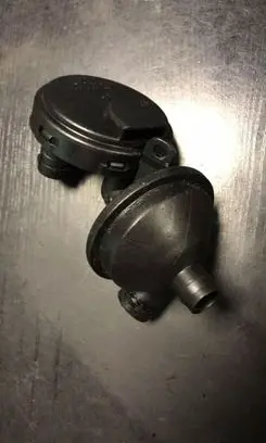 BMW 3 E46 Oil breather separator 7501566