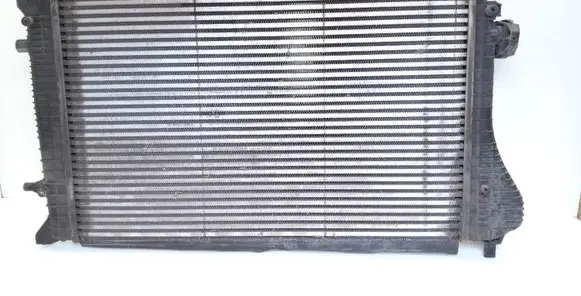 Volkswagen Touran II Intercooler radiator 1K0145803H