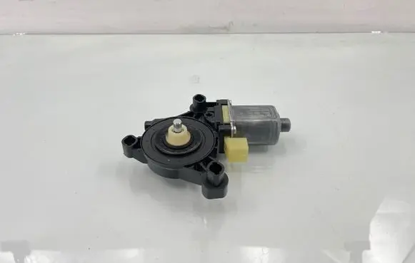 Audi Q7 4M Front door window regulator motor 8W0959801